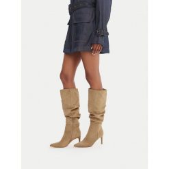 Kozaki JENNY. Brązowe kozaki damskie Jenny, bez obcasa, na szpilce. Za 199.99 zł.