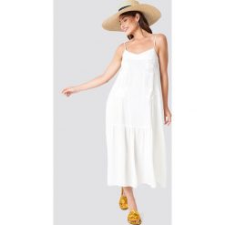 Trendyol Sukienka maxi z kwiatowym haftem - White. Białe sukienki damskie Trendyol, z haftami. Za 161.95 zł.