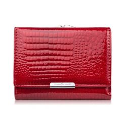 Portfel damski skórzany mały elegancki czerwony lakierowany croco SP-23-CRD. Czerwone portfele damskie bez wzorów, z lakierowanej skóry. Za 94.00 zł.