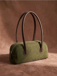 Torba na ramię z imitacji skóry i kontrastowym przeszyciem - green spruce. Zielone torby na ramię damskie Sinsay, bez wzorów, ze skóry, sportowe, bez dodatków. Za 45.99 zł.