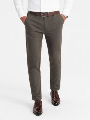 Klasyczne spodnie męskie chino z delikatną teksturą - khaki V2 - Rozmiar: M. Brązowe spodnie materiałowe męskie Ombre Clothing, m, bez wzorów, z bawełny, klasyczne. W wyprzedaży za 159.99 zł.