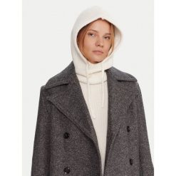 Kominiarka Guess. Białe czapki i kapelusze damskie Guess, na zimę, z aplikacjami. Za 179.99 zł.