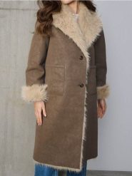 Długi płaszcz z ocieplanym futerkiem - brązowy. Brązowe płaszcze damskie Sinsay, l, bez wzorów, długie, bez kaptura. Za 159.99 zł.