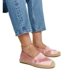 Jasnoróżowe espadryle z połyskiem na platformie Caithlin. Czerwone espadryle damskie na lato, bez wzorów, z okrągłym noskiem, bez obcasa, na platformie, bez zapięcia. Za 78.15 zł.