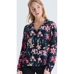 Koszula w kwiaty - Czarny. Koszule damskie marki Cropp. W wyprzedaży za 39.99 zł.
