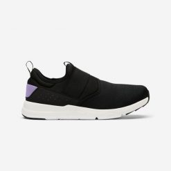 Buty do chodzenia damskie Newfeel PW 160 Slip On. Białe obuwie sportowe damskie Decathlon, bez wzorów, z kauczuku, sportowe, bez zapięcia. Za 119.99 zł.