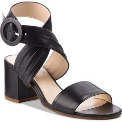 Sandały HÖGL - 5-105570 Black 0100. Czarne klapki damskie HÖGL, bez wzorów, ze skóry, bez obcasa, na obcasie. W wyprzedaży za 349.00 zł.