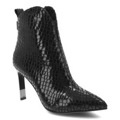 Botki damskie S. Barski, na szpilce z noskiem w szpic skórzane na zamek i za kostkę, czarne, CR52-705. Czarne kozaki damskie S.BARSKI, z lakierowanej skóry, za kostkę, bez obcasa, na obcasie. Za 329.00 zł.