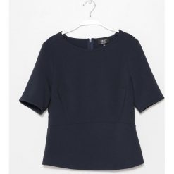 Simple - Top. Czarne topy damskie Simple, z elastanu, z okrągłym kołnierzem, z krótkim rękawem. W wyprzedaży za 239.90 zł.