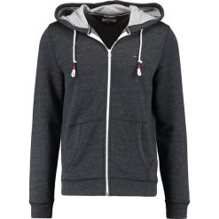 Tommy Jeans ESSENTIAL ZIPTHRU Bluza rozpinana black. Kardigany męskie Tommy Jeans, z bawełny. W wyprzedaży za 359.10 zł.