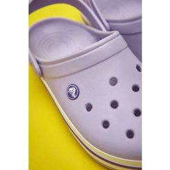 Crocs 11016-04CG LAVENDER/PURPLE, chodaki. Fioletowe klapki damskie Crocs, bez wzorów, bez obcasa. Za 149.00 zł.