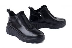 FILIPPO DBT7426/25 BK czarny, botki damskie. Czarne botki damskie Filippo, z polaru, bez obcasa, bez zapięcia. Za 221.76 zł.