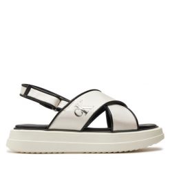 Sandały Calvin Klein Jeans. Czarne sandały damskie Calvin Klein Jeans, bez wzorów, z jeansu, bez obcasa, na koturnie, bez zapięcia. Za 249.99 zł.
