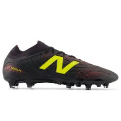 Korki męskie New Balance TEKELA PRO FG V5 UT2FL2JW – czarne. Czarne buty sportowe męskie New Balance, z gumy, bez zapięcia, do piłki nożnej. Za 649.99 zł.