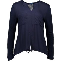 Koszulka w kolorze granatowym. T-shirty damskie marki Tom Tailor, z wiskozy, z długim rękawem. W wyprzedaży za 78.95 zł.