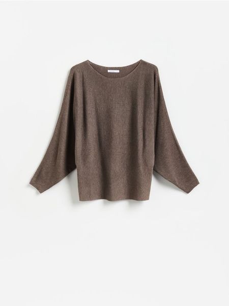 Sweter z kimonowym rękawem - brązowy. Brązowe swetry damskie Reserved, l, bez wzorów, z dzianiny, bez kołnierzyka, bez ramiączek, bez kaptura. Za 99.99 zł.