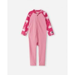 Dziecięcy strój kąpielowy Reima Polskii. Czerwone kąpielówki dla chłopców Reima, bez wzorów, ze skóry. Za 149.99 zł.