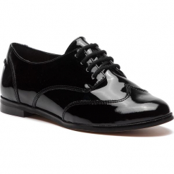 Oxfordy CLARKS - Andora Trick 261271554 Black Patent. Czarne półbuty damskie Clarks, z lakierowanej skóry. W wyprzedaży za 229.00 zł.