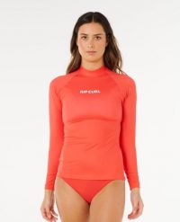 T-Shirt Surf Classic marki anti-UV dla kobiet. Czerwone t-shirty damskie Rip Curl, l, bez wzorów, z materiału, klasyczne, bez kołnierzyka. Za 134.99 zł.