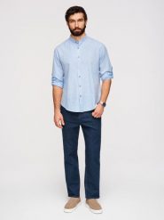 Koszula męska w paski ze stójką z lnem - biało-niebieska V2 - Rozmiar: S. Niebieskie koszule męskie Ombre Clothing, na lato, m, bez wzorów, z bawełny, biznesowe, bez kołnierzyka, bez ramiączek. Za 169.99 zł.