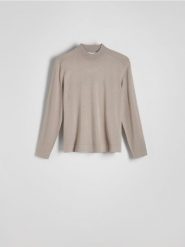 Sweter z wiskozą - jasnoszary. Szare swetry przez głowę męskie Reserved, l, bez wzorów, z dzianiny, bez kołnierzyka. W wyprzedaży za 49.99 zł.