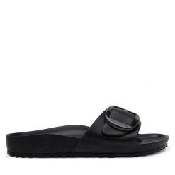 Klapki Birkenstock. Czarne klapki damskie Birkenstock, bez wzorów, bez obcasa. Za 199.99 zł.