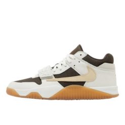 Buty do chodzenia dla dorosłych Air Jordan Jumpman Jack TR Travis Scott Sail. Brązowe obuwie sportowe damskie Jordan, bez wzorów, z gumy, tenisowe. Za 1,784.90 zł.