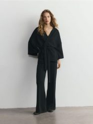 Dresowe spodnie z modalem - czarny. Czarne spodnie dresowe damskie Reserved, l, bez wzorów, z dresówki. Za 119.99 zł.