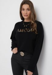 Czarny Sweter z Napisem Amour i Okrągłym Dekoltem Satrise. Czarne swetry damskie Born2be, bez wzorów, z dzianiny, eleganckie, bez kołnierzyka, bez ramiączek, bez kaptura. Za 84.99 zł.