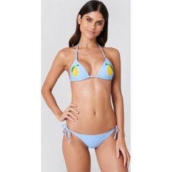 NA-KD Swimwear Dół bikini Triangle - Blue. Bikini damskie marki NA-KD Swimwear. W wyprzedaży za 22.40 zł.