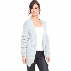 Kardigan "Shai" w kolorze szarym. Szare kardigany damskie Cosy Winter, ze splotem. W wyprzedaży za 181.95 zł.