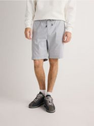 Szorty jogger - jasnoszary. Szare szorty męskie Reserved, l, bez wzorów, z bawełny. Za 99.99 zł.
