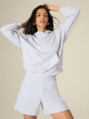 4F Bluza dresowa loose z kapturem damska - niebieska XS. Niebieskie bluzy damskie 4f, xs, bez wzorów, z dresówki, z kapturem. Za 159.99 zł.