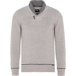 Sweter w kolorze jasnoszarym. Szare swetry przez głowę męskie Denim Culture, l, bez wzorów, z bawełny, bez kołnierzyka. W wyprzedaży za 139.95 zł.
