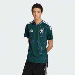 Koszulka podstawowa Saudi Arabia 26. Białe koszulki sportowe męskie Adidas, bez wzorów, bez kołnierzyka, bez ramiączek, do piłki nożnej, climacool (adidas). Za 439.00 zł.