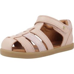 Sandały BOBUX ROAM Rose. Czerwone sandały damskie Bobux, bez wzorów, ze skóry, bez obcasa, bez zapięcia. Za 270.99 zł.