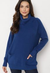 Niebieski Golf z Wiskozą Zdobiony Wsuwanymi Kieszonkami Viaela. Niebieskie swetry damskie Born2be, l, z aplikacjami, z jeansu, eleganckie, bez kołnierzyka, plus size, bez ramiączek, długie, bez kaptura. Za 84.99 zł.