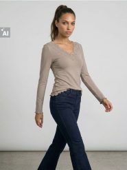 Bawełniana koszulka z koronkową aplikacją - brązowy. Brązowe t-shirty damskie Sinsay, l, z aplikacjami, z bawełny, bez kołnierzyka. Za 19.99 zł.