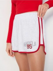 Szorty w sportowym stylu - wielobarwny. Szorty sportowe damskie Sinsay, l, bez wzorów, sportowe. W wyprzedaży za 17.99 zł.