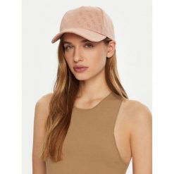 Czapka z daszkiem Guess. Czerwone czapki i kapelusze damskie Guess, z aplikacjami. Za 119.99 zł.
