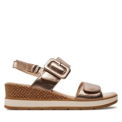 Sandały Caprice. Brązowe klapki damskie Caprice, bez wzorów, bez obcasa, na koturnie, bez zapięcia. Za 323.99 zł.