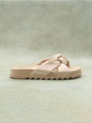 Klapki z ozdobnym węzłem - kremowy. Białe klapki damskie Sinsay, bez wzorów, bez obcasa. Za 49.99 zł.