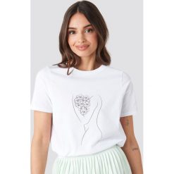 NA-KD Trend Bouquet T-shirt - White. T-shirty damskie marki NA-KD Trend. Za 80.95 zł.