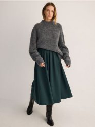 Spódnica midi z zakładkami - morski. Zielone spódnice damskie Reserved, l, bez wzorów, z tkaniny, midi, rozkloszowane. W wyprzedaży za 99.99 zł.