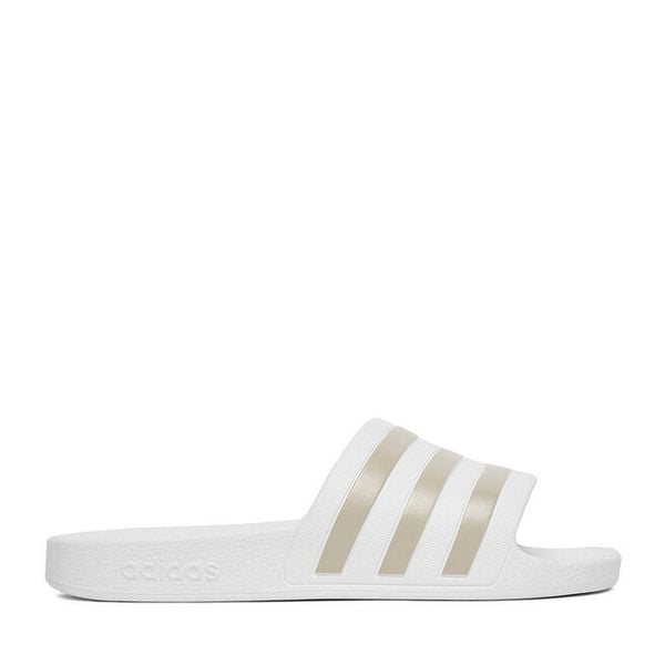 Klapki adidas. Białe klapki damskie Adidas, bez wzorów, bez obcasa. Za 99.99 zł.