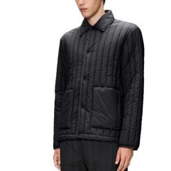 Kurtka RAINS BANJA LINER OVERSHIRT T1 Czarny. Czarne kurtki damskie Rains, bez wzorów, z tkaniny, bez kaptura. Za 527.91 zł.