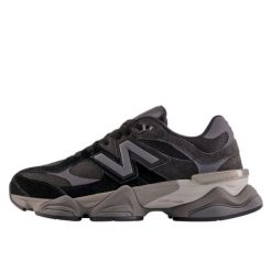 Buty do chodzenia dla dorosłych New Balance 9060 Black Castlerock. Czarne obuwie sportowe damskie New Balance, bez wzorów, trekkingowe. Za 799.00 zł.