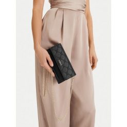 Torebka MEXX. Czarne kopertówki damskie Mexx, bez wzorów, bez dodatków. Za 129.99 zł.