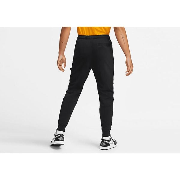 Spodnie męskie nike air jordan zion performance pants black. Czarne spodnie sportowe męskie Nike, m, bez wzorów, z dresówki, do koszykówki. Za 299.00 zł.
