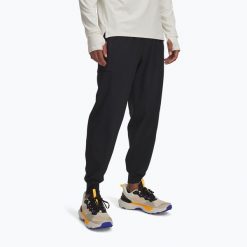 Spodnie do biegania męskie Under Armour Trail Run. Czarne spodnie sportowe męskie Under Armour, m, bez wzorów, do biegania. Za 493.55 zł.